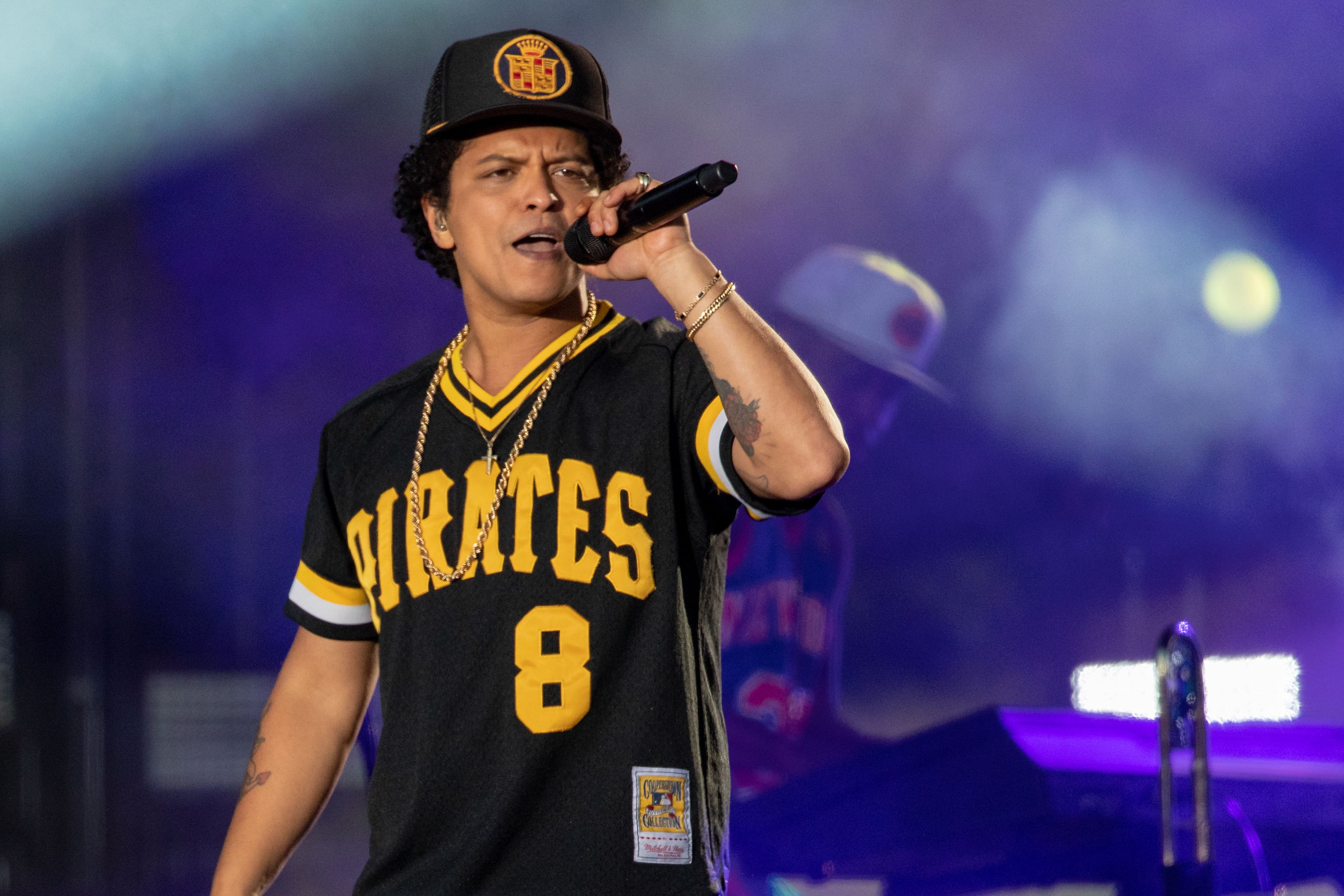 is bruno mars doing a uk tour
